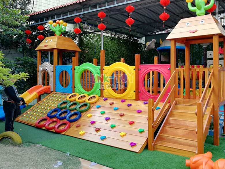 木質(zhì)組合滑梯